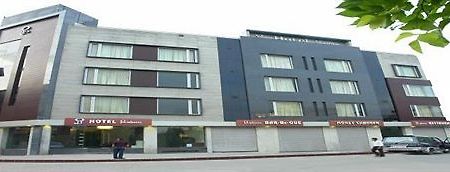 Hotel Gulnar New Delhi Exterior photo