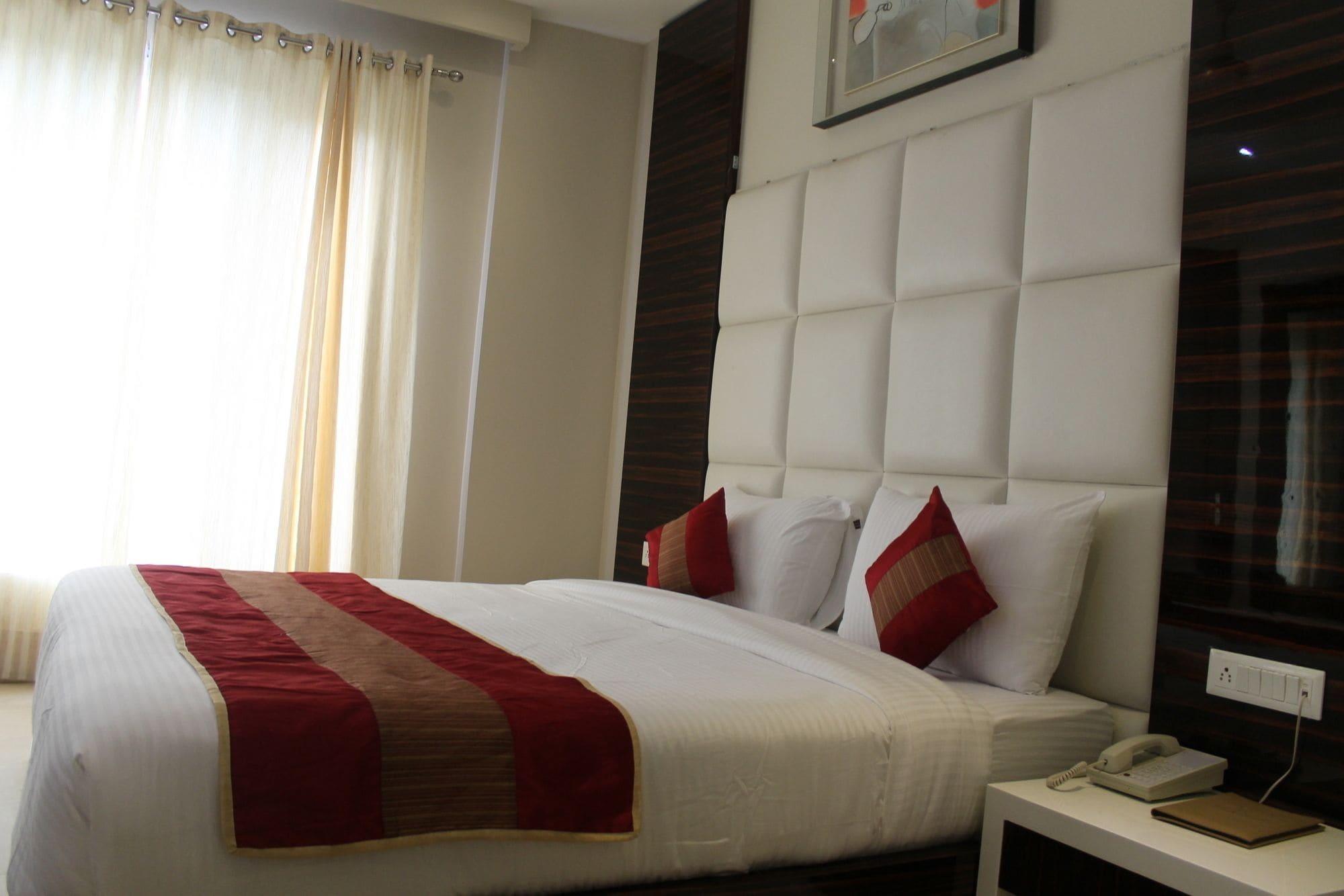 Hotel Gulnar New Delhi Exterior photo