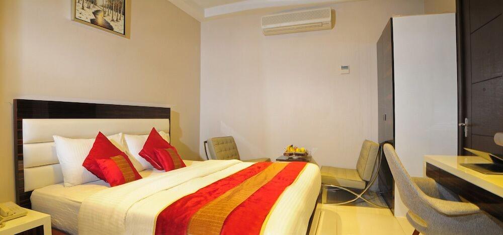 Hotel Gulnar New Delhi Exterior photo