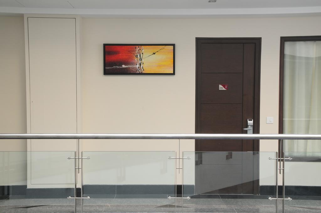 Hotel Gulnar New Delhi Exterior photo