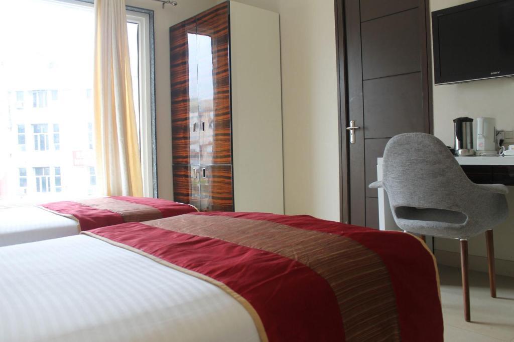 Hotel Gulnar New Delhi Exterior photo