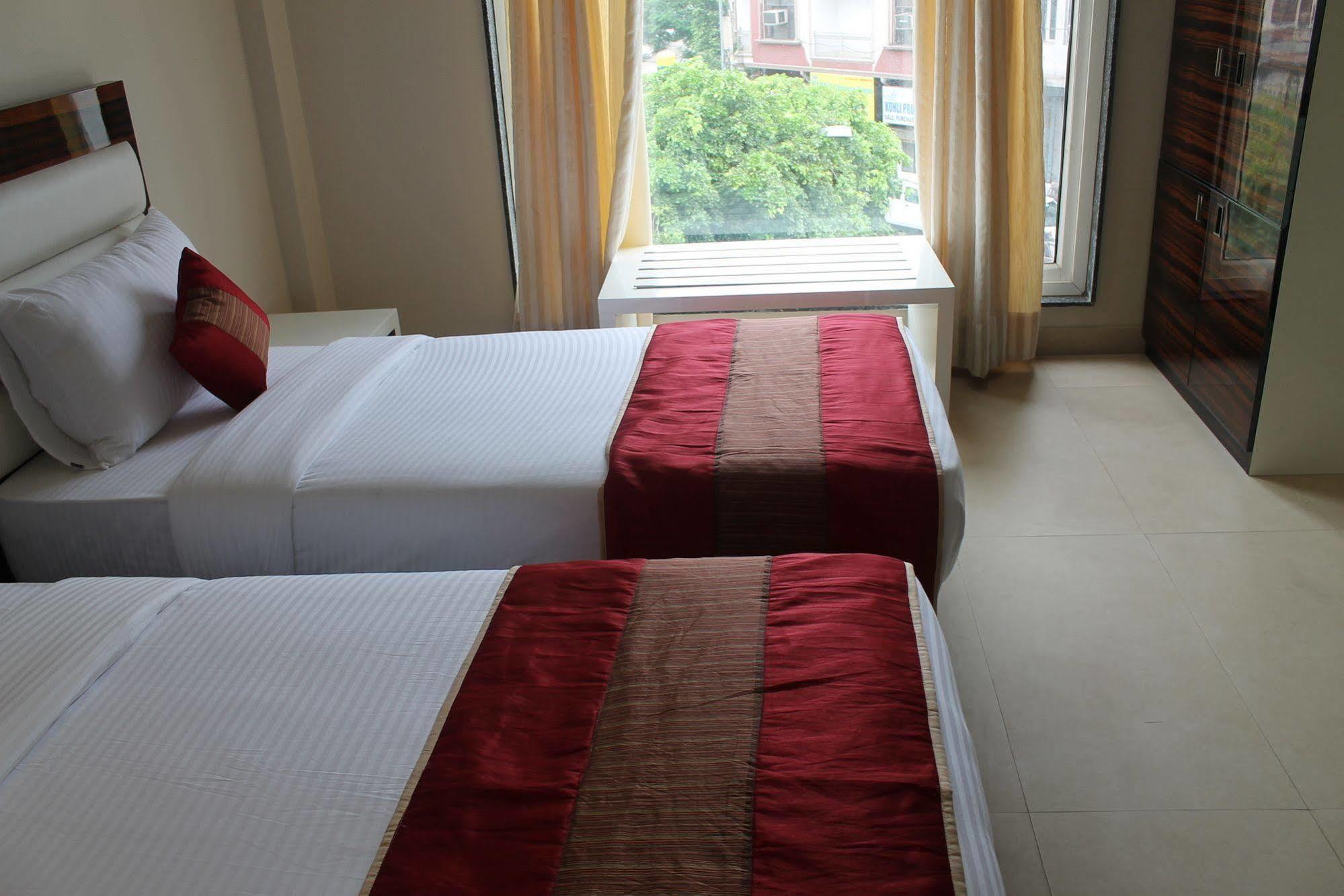 Hotel Gulnar New Delhi Room photo