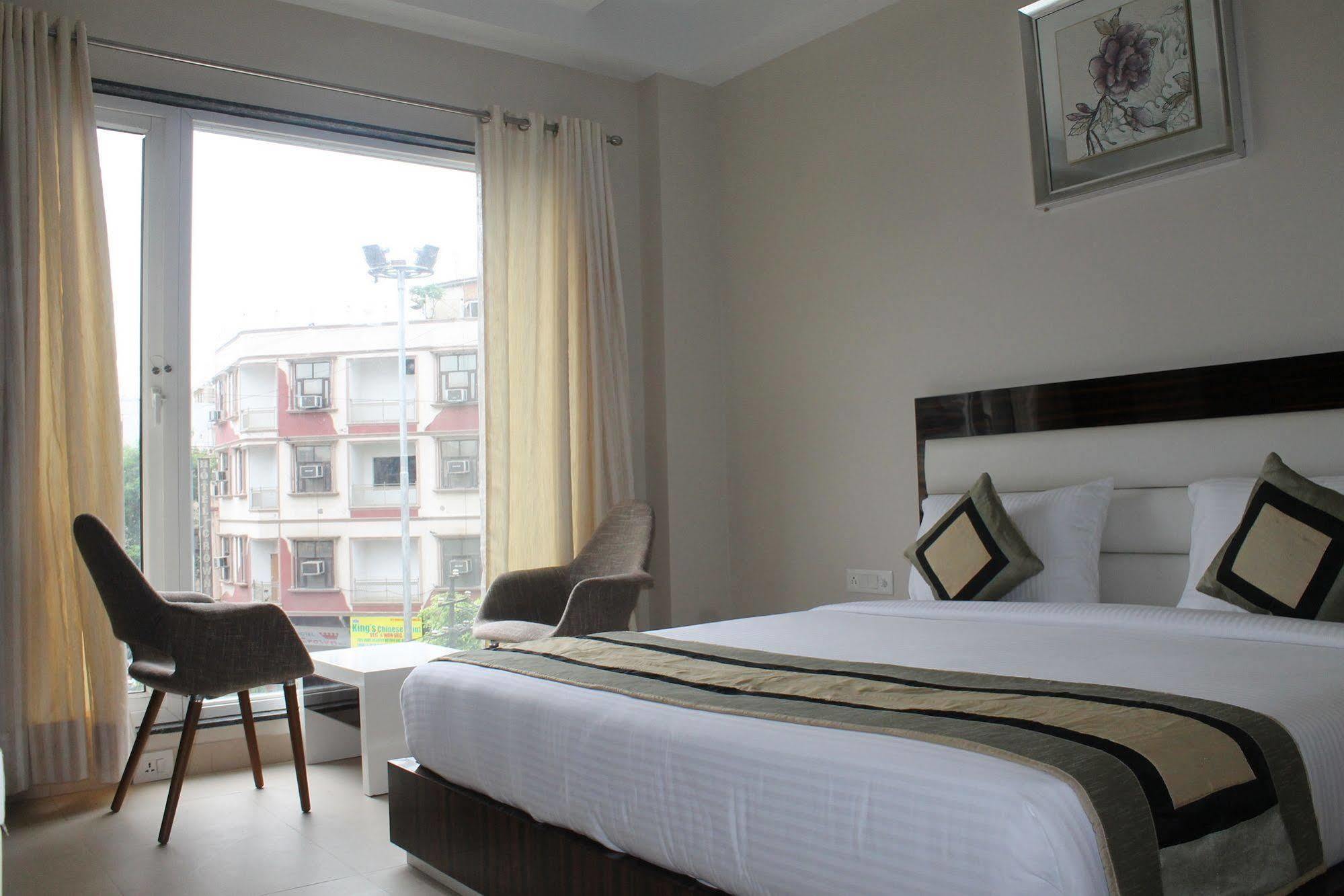 Hotel Gulnar New Delhi Room photo