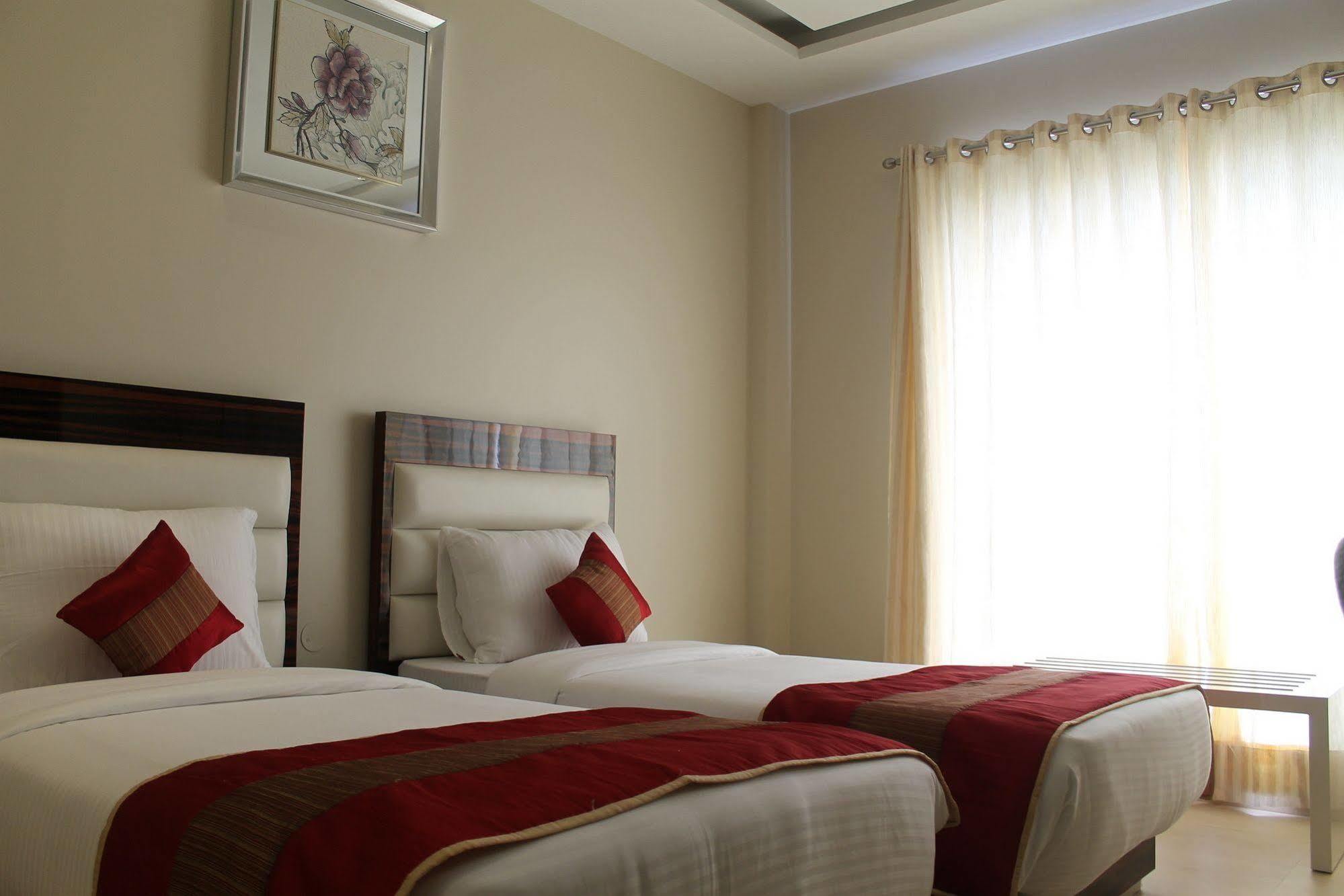 Hotel Gulnar New Delhi Room photo