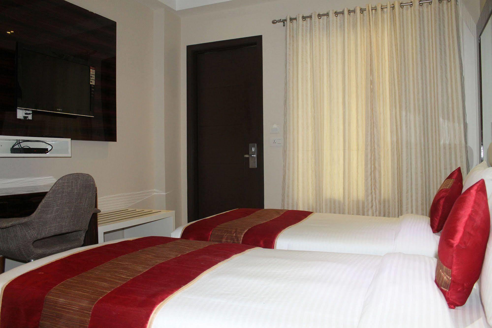 Hotel Gulnar New Delhi Exterior photo