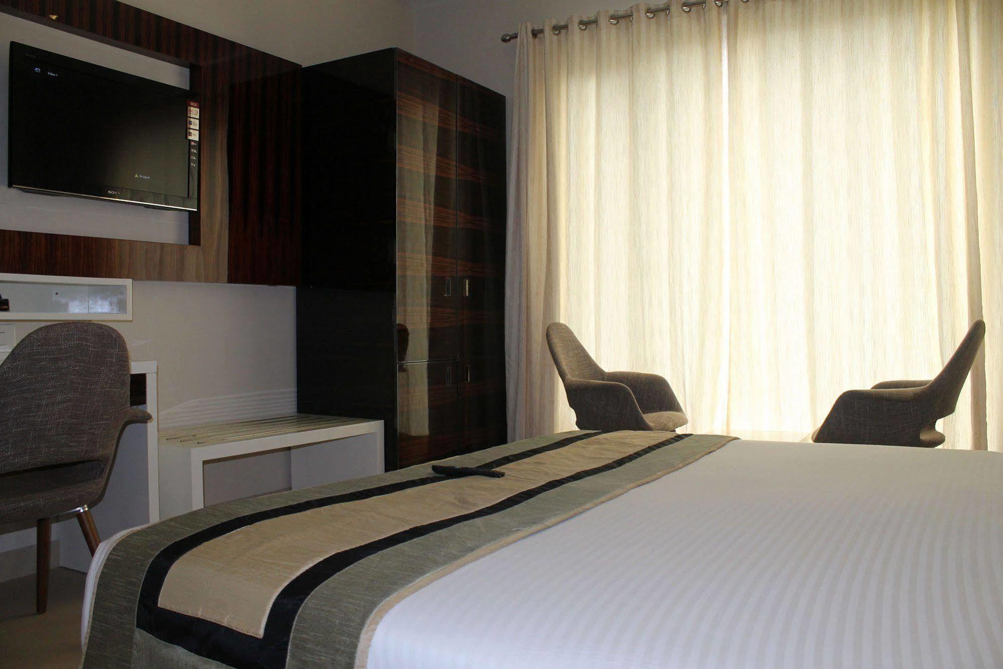 Hotel Gulnar New Delhi Exterior photo